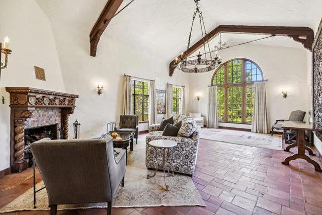 2307 Easton Drive, Burlingame CA: https://media.crmls.org/mediaz/a90dd41c-47b7-4c76-8c8a-ef1597b849e8.jpg