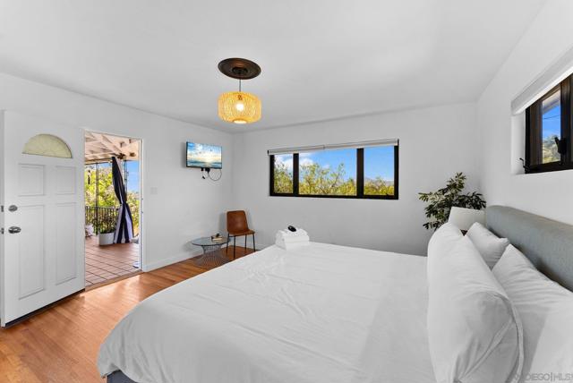 9586 Alto Dr, La Mesa CA: https://media.crmls.org/mediaz/a90e4bc1-4b2c-4b4a-85aa-82a96453d11b.jpg
