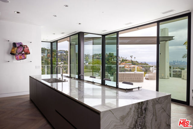 9405 Sierra Mar Place, Los Angeles CA: https://media.crmls.org/mediaz/a90f0d41-f63f-45ac-bba4-e29df34d1f7c.jpg