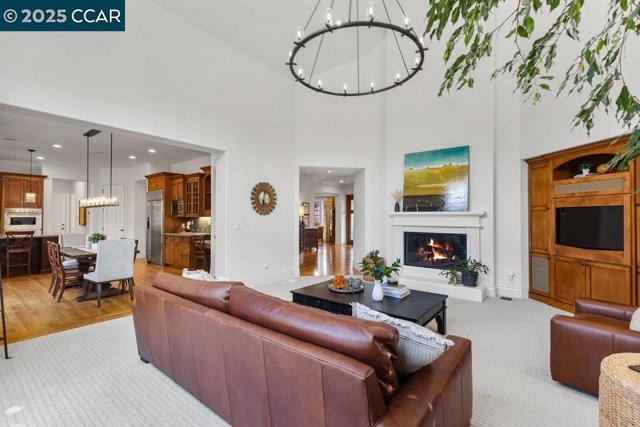 21 Meadow Lake Dr, Danville CA: https://media.crmls.org/mediaz/a90f68b8-723e-43a1-a6e5-dbf6a254eebb.jpg