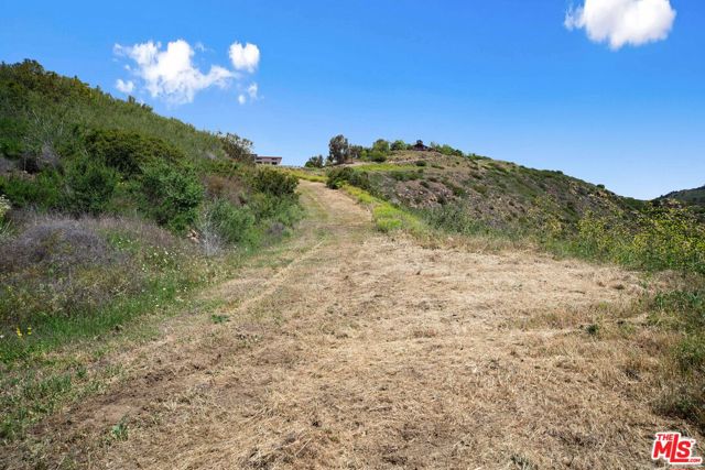 4250 Decker Edison Road, Malibu CA: https://media.crmls.org/mediaz/a9102b93-aed8-445b-a231-835c82f68329.jpg