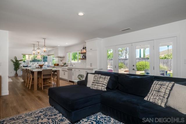 7634 Flag Lake, San Diego CA: https://media.crmls.org/mediaz/a91050ca-e2c3-402c-98bb-7ec7c699ab9a.jpg