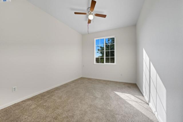 775 Sweetwood Ln, Patterson CA: https://media.crmls.org/mediaz/a910df95-a849-494b-9f9c-1256db9ffdf1.jpg