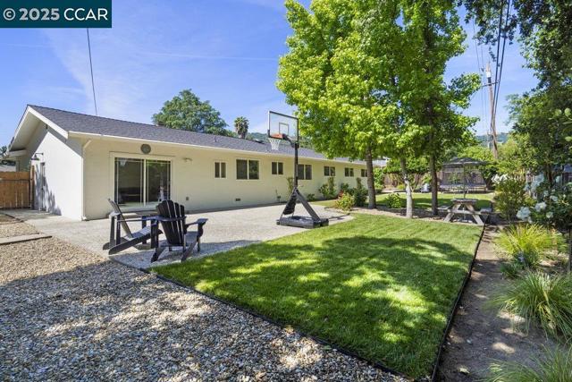 120 Paraiso Dr, Danville CA: https://media.crmls.org/mediaz/a910f7dd-6832-4c29-a3f4-331f59fa2fac.jpg