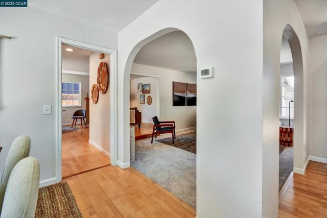 423 Casa Del Mar Dr, Half Moon Bay CA: https://media.crmls.org/mediaz/a91128f7-16d1-4f8c-a6c8-1d9da2a384dd.jpg