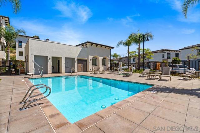 2445 Verano Way, Vista CA: https://media.crmls.org/mediaz/a9114e96-8742-4af7-a22e-a5ff876cc949.jpg