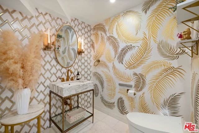 1472 N Kings Road, West Hollywood CA: https://media.crmls.org/mediaz/a91286e9-da46-4b94-af4b-e4c4b707bd0a.jpg