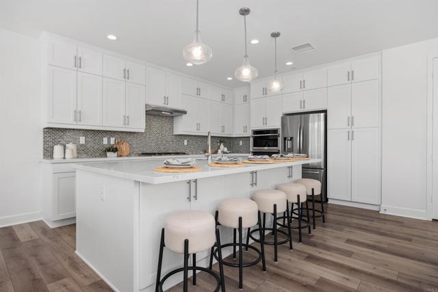 3002 Villeta Ave, Carlsbad CA: https://media.crmls.org/mediaz/a9129a36-9d0a-4207-a52f-4b56e38543e5.jpg