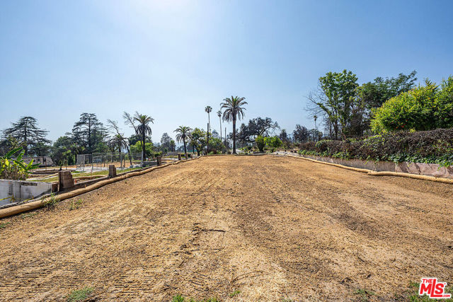 2876 Saint James Place, Altadena CA: https://media.crmls.org/mediaz/a912e22c-b451-46a2-89c5-68052216df1a.jpg