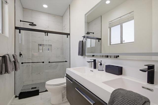 2451 Quincy Way, Palm Springs CA: https://media.crmls.org/mediaz/a9132ebd-f271-4977-a273-968de27c4621.jpg