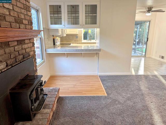 2139 Chestnut Dr, Pittsburg CA: https://media.crmls.org/mediaz/a91347ee-f373-4c60-ab25-f4d7f7771776.jpg