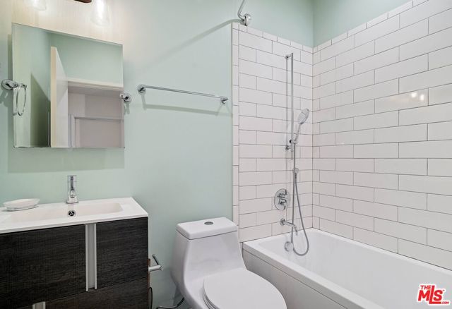 11938 Courtleigh Drive, Los Angeles CA: https://media.crmls.org/mediaz/a9135118-da0b-4964-a61a-06d993774add.jpg