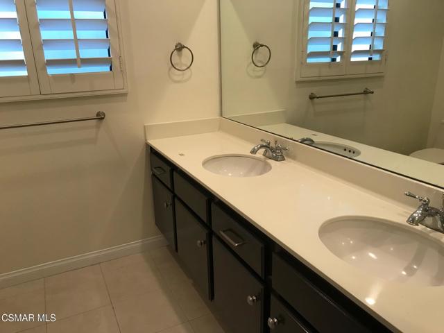 637 Arroyo Oaks Drive, Westlake Village CA: https://media.crmls.org/mediaz/a913c972-049f-4b80-a104-71a651054037.jpg