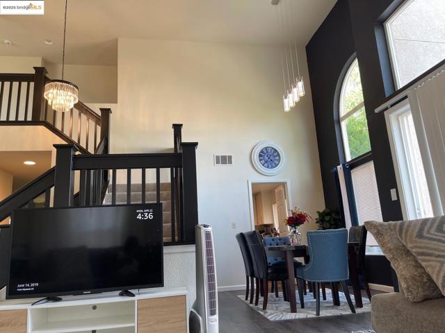 4529 Pronghorn Way, Antioch CA: https://media.crmls.org/mediaz/a913d36a-a995-4ca3-8bb2-8e58f1b1b38a.jpg