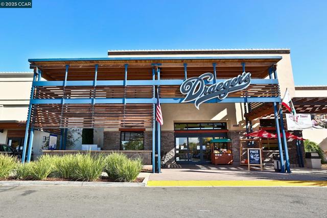 125 Coriander Ct, San Ramon CA: https://media.crmls.org/mediaz/a913f24a-706f-4295-8a35-4a954c9c6410.jpg