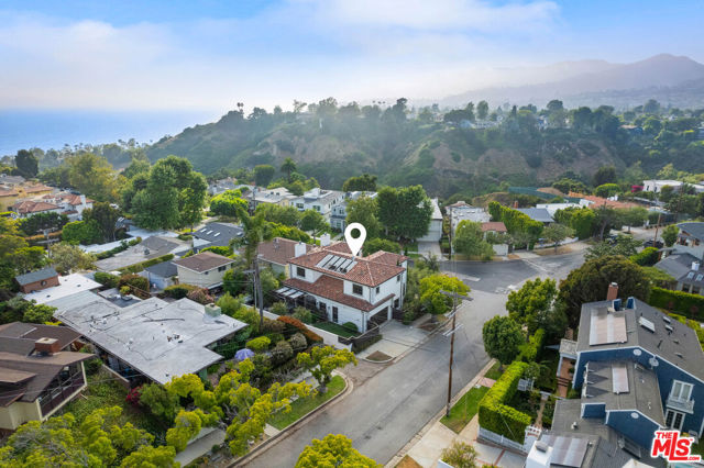 592 Radcliffe Avenue, Pacific Palisades, California 90272, 4 Bedrooms Bedrooms, ,4 BathroomsBathrooms,Single Family Residence,For Sale,Radcliffe,24426427