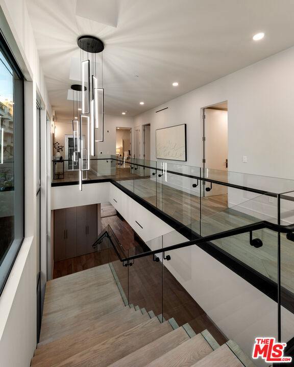 Drew Fenton | 505 Barrington Avenue Los Angeles CA | MLS: 7255319