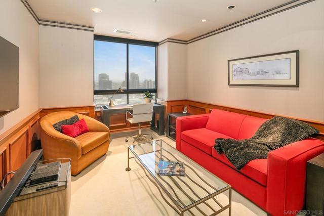 700 Front St, San Diego CA: https://media.crmls.org/mediaz/a914db68-c599-4846-9347-47cd9ded8a63.jpg