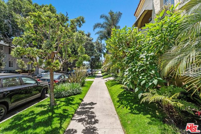 347 N Curson Avenue, Los Angeles CA: https://media.crmls.org/mediaz/a914dccc-b144-4aaa-8604-94e72965ea7e.jpg