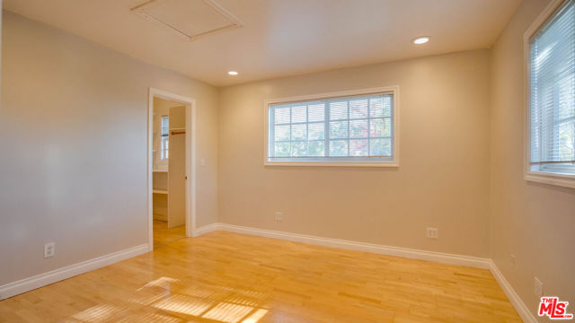 9631 CRYSTAL VIEW Drive, Tujunga CA: https://media.crmls.org/mediaz/a914ed32-02cb-432f-80f3-88029144294a.jpg