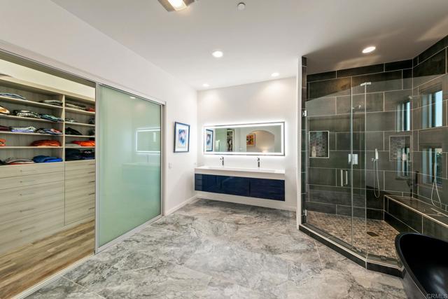 30330 Via Maria Elena, Bonsall CA: https://media.crmls.org/mediaz/a9166bc2-3cd4-4b63-bc18-25312fb319d6.jpg