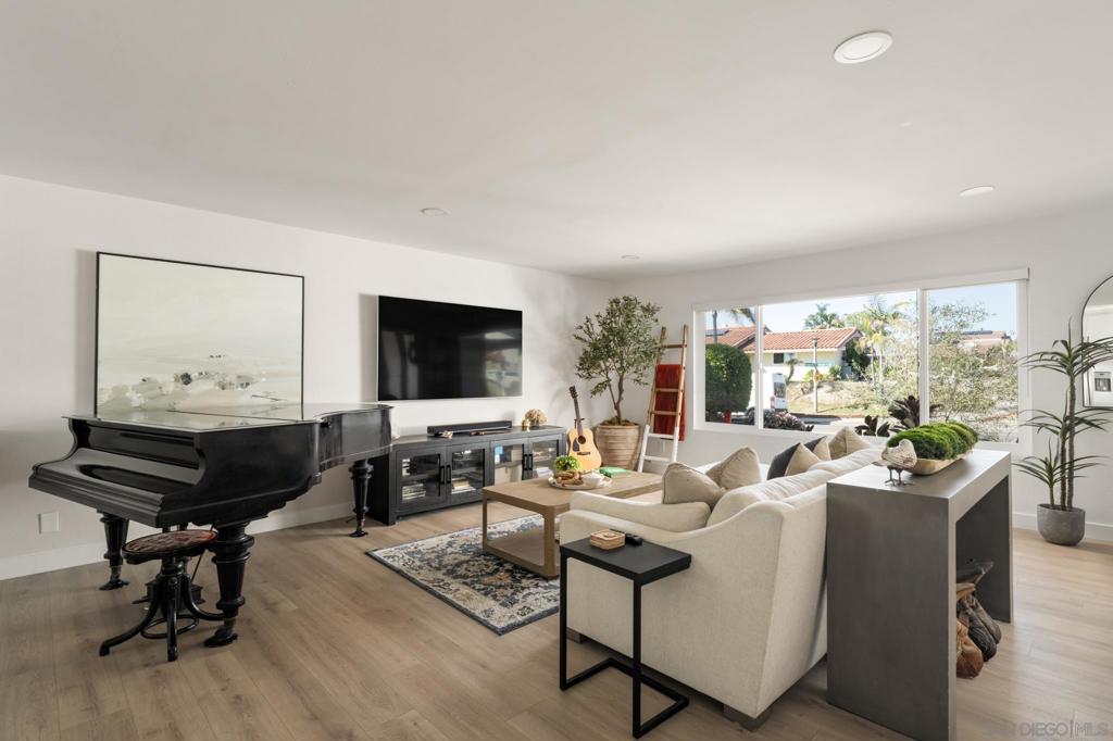 2927 Levante St - photo 5