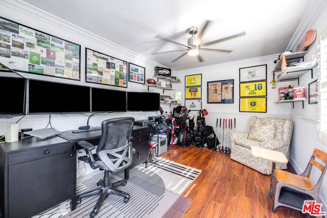 5711 Colbath Avenue, Valley Glen CA: https://media.crmls.org/mediaz/a916f4c4-de34-4933-ae36-e934bc047c6d.jpg