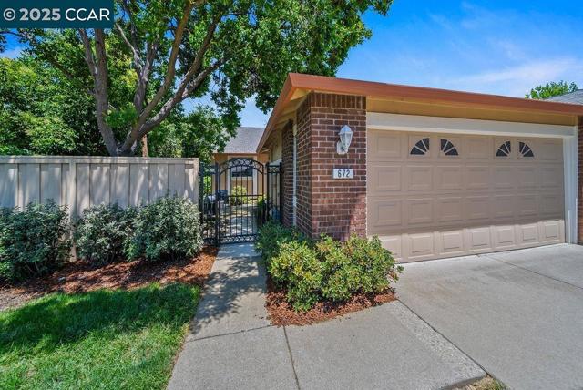 672 Savoy Ct, Walnut Creek CA: https://media.crmls.org/mediaz/a917145e-bab2-4f8c-a08c-1a81acfc1601.jpg