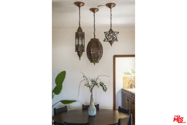 6105 Mount Angelus Drive, Los Angeles CA: https://media.crmls.org/mediaz/a9179e7c-5aed-4744-a26c-c351b78b5ef3.jpg