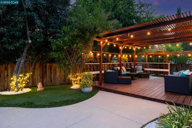 4516 Spring Valley Way, Concord CA: https://media.crmls.org/mediaz/a917af62-50cf-40e0-88da-18f1970b16dc.jpg