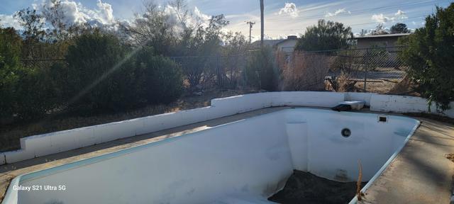 11022 West Drive, Morongo Valley CA: https://media.crmls.org/mediaz/a917f65a-35a6-4b55-b6ed-cf8c35368c14.jpg
