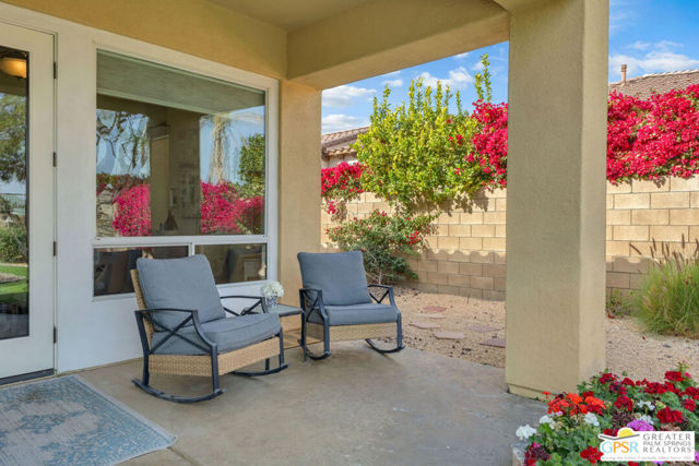 41728 Via Treviso, Palm Desert CA: https://media.crmls.org/mediaz/a9187c06-f69d-49e8-adab-bb7432fdfd5c.jpg