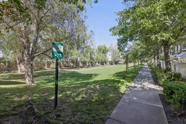 49199 Honeysuckle Ter, Fremont CA: https://media.crmls.org/mediaz/a918e614-35ac-42cd-bb26-b16b9c05eff9.jpg