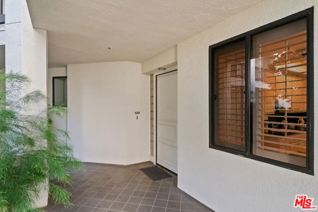 2131 Century Park Lane, Los Angeles CA: https://media.crmls.org/mediaz/a91a3346-67d5-43af-a6a2-9a51c4e39476.jpg