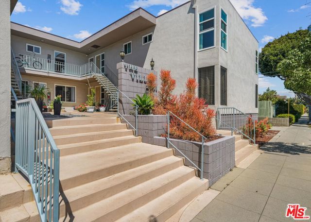 2101 California Avenue, Santa Monica CA: https://media.crmls.org/mediaz/a91aaef2-95b0-45f4-abbb-319017523549.jpg