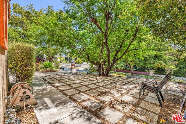 1073 S Mansfield Avenue, Los Angeles CA: https://media.crmls.org/mediaz/a91b62a0-54f2-4d0d-8d06-002063267530.jpg