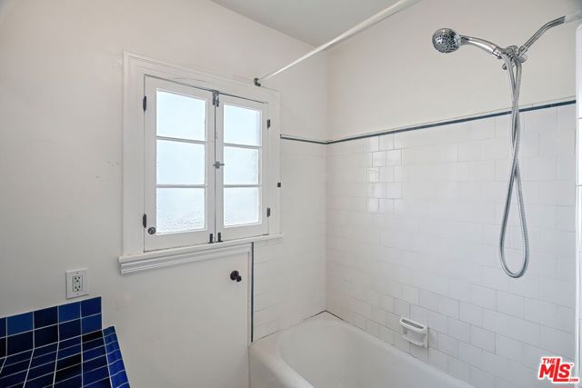 2558 Kelton Avenue, Los Angeles CA: https://media.crmls.org/mediaz/a91e0604-93ab-434b-88ca-2baaa9effe41.jpg