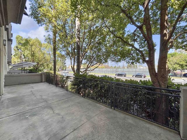 4155 Executive Dr, La Jolla CA: https://media.crmls.org/mediaz/a91e0db6-137c-4d1b-a08b-0e6ea32c1582.jpg