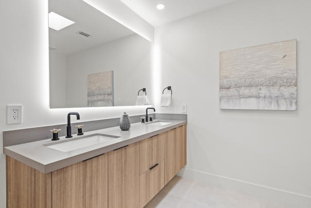 172 Desert Lakes Drive, Palm Springs, CA 92264