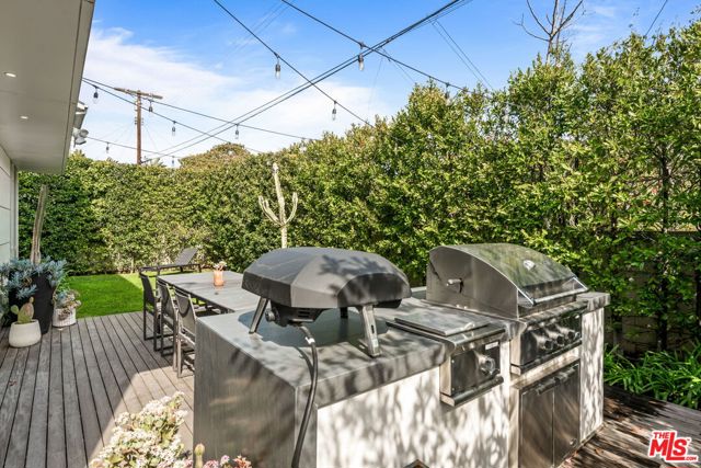 2736 Armacost Avenue, Los Angeles CA: https://media.crmls.org/mediaz/a91efc14-0f72-4017-b691-a4204585170d.jpg