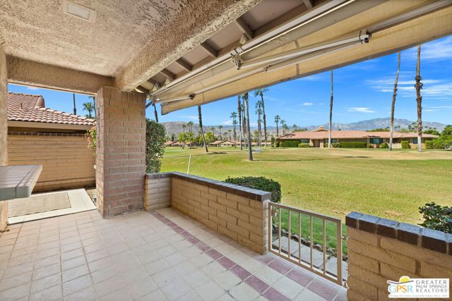 6 Joya Drive, Palm Desert CA: https://media.crmls.org/mediaz/a91f5564-26d1-40fe-bf60-030f0bd46384.jpg