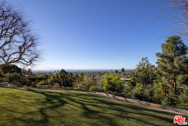 765 N Tigertail Road, Los Angeles, CA 90049