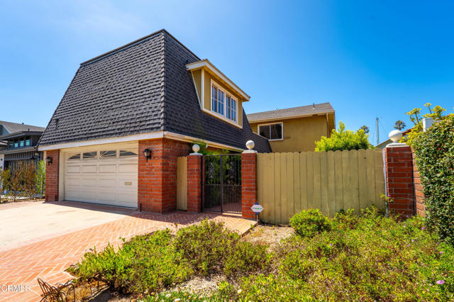 2851 Seahorse Avenue, Ventura CA: https://media.crmls.org/mediaz/a9203be6-4d2a-471d-95da-24f5cdd4aabe.jpg