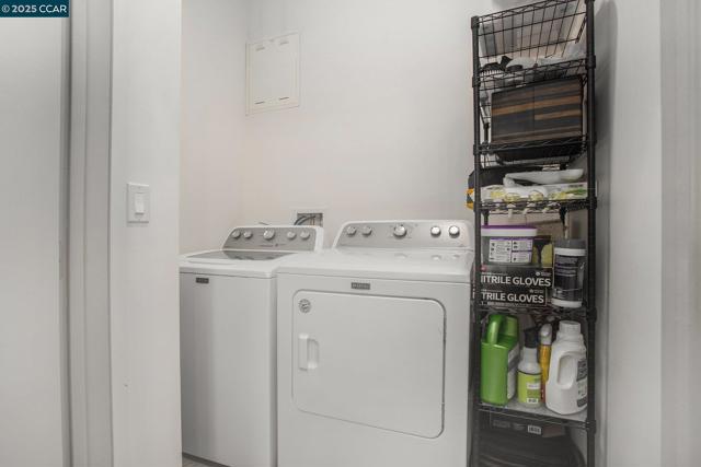 410 Webster St #1, Oakland CA: https://media.crmls.org/mediaz/a920e1cf-ee85-4128-a7cb-00705d8a1666.jpg