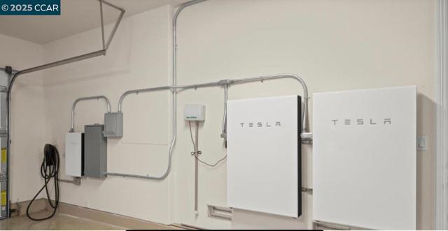 130 Arundel Dr, Hayward CA: https://media.crmls.org/mediaz/a9215da1-4e24-46f0-b46f-524630030ad0.jpg