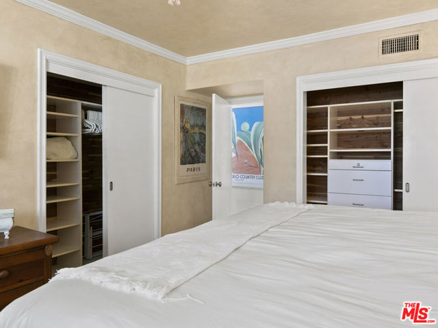 22626 Pacific Coast Highway, Malibu CA: https://media.crmls.org/mediaz/a9218510-ac25-4ba7-8685-7d8cab7b65a0.jpg
