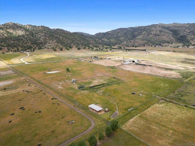 20256 Sasia RD, Tehachapi CA: https://media.crmls.org/mediaz/a921a15c-6870-4380-b938-b3c77f706ee7.jpg