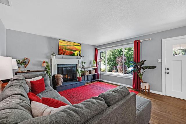 1324 Linda Mar Boulevard, Pacifica CA: https://media.crmls.org/mediaz/a921ecd6-49d9-4a73-9b29-596a7a7e7f08.jpg