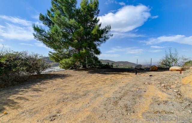 496 Camino Calafia, San Marcos CA: https://media.crmls.org/mediaz/a9222dd3-c8bb-437e-b099-da20abdede7f.jpg