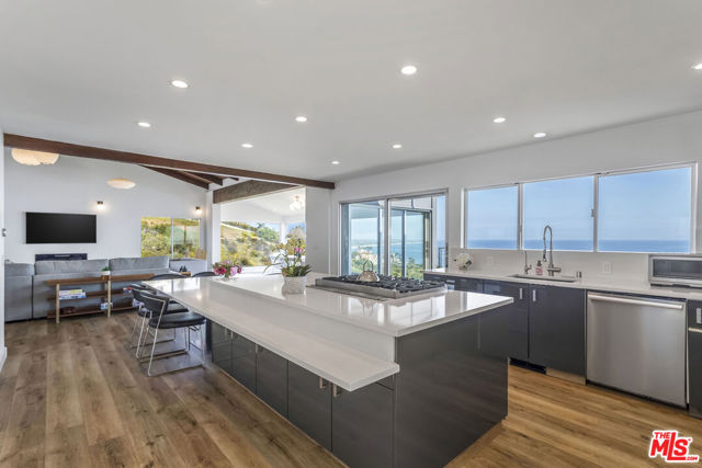 32701 Vista De Los Ondas Street, Malibu CA: https://media.crmls.org/mediaz/a92232c5-b285-479d-9e2e-4c5c6881f92f.jpg